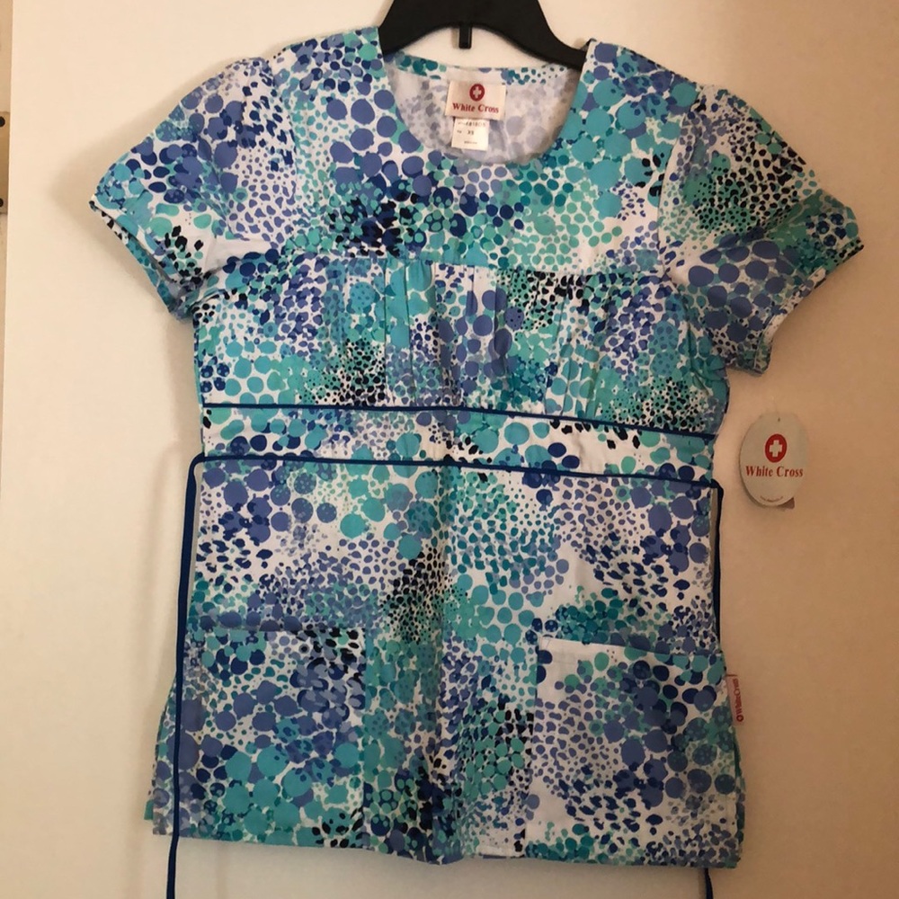White Cross scrub top, XS. NWT